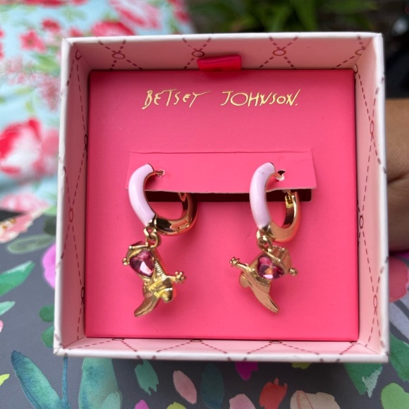 *NWT* Betsey Johnson Cowboy Boot Enamel Huggie Hoop Earrings - Picture 1 of 3